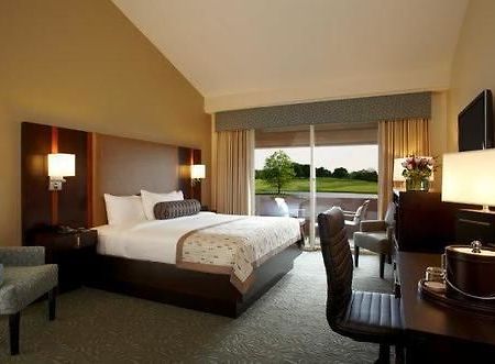 Chubb Hotel & Conference Center Lafayette Hill Bagian luar foto