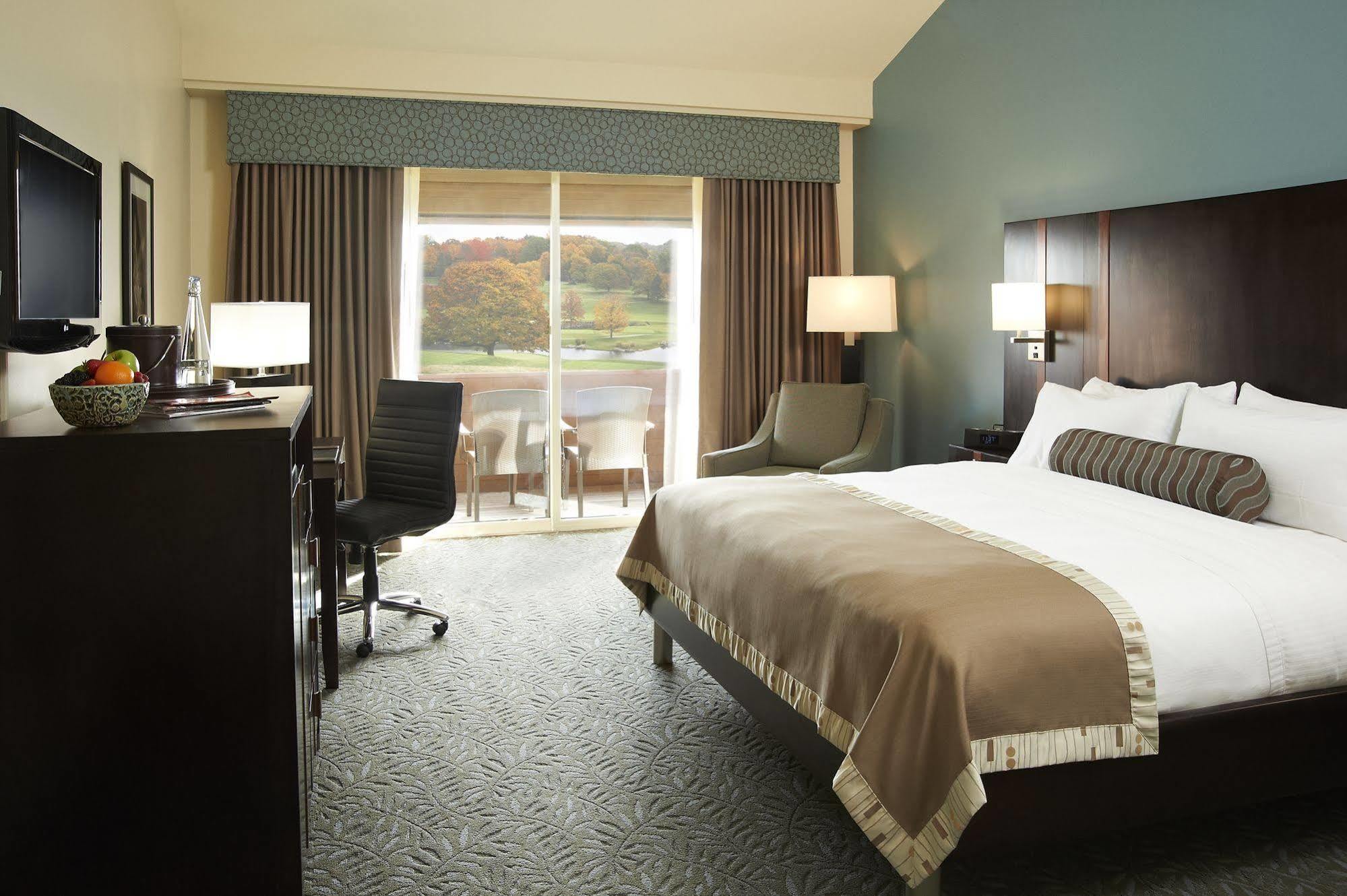 Chubb Hotel & Conference Center Lafayette Hill Bagian luar foto